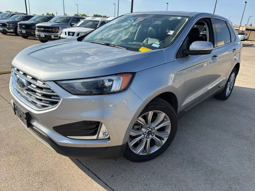 2022 Ford Edge Titanium photo 1