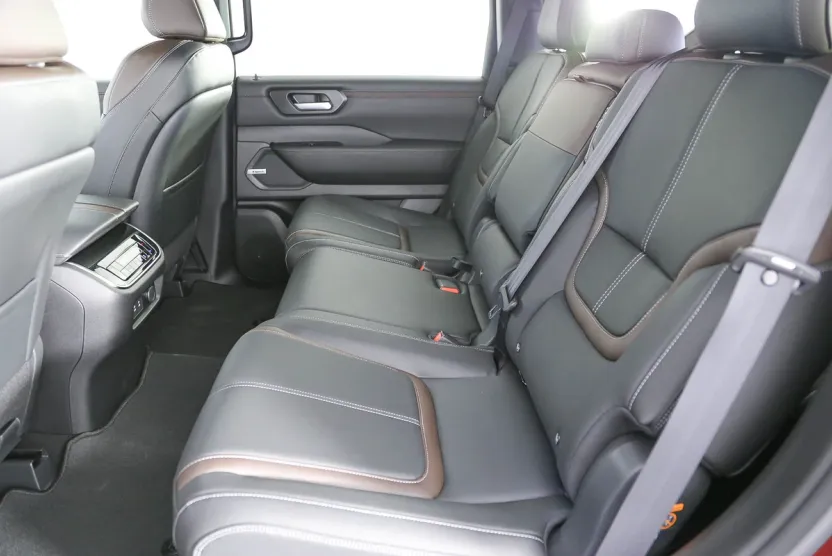 2025 Nissan Armada SL photo 1