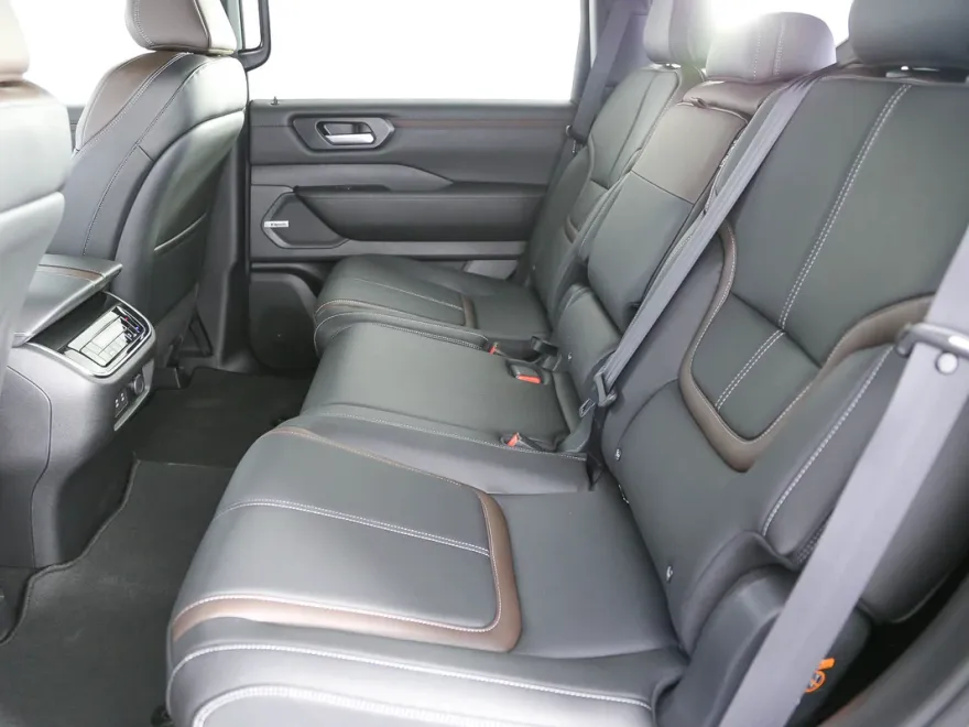 2025 Nissan Armada SL photo 1