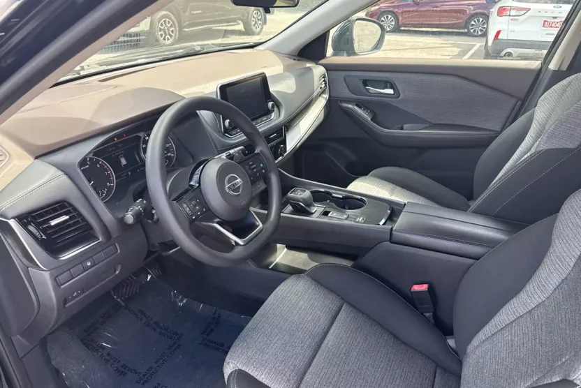 2021 Nissan Rogue SV photo 1