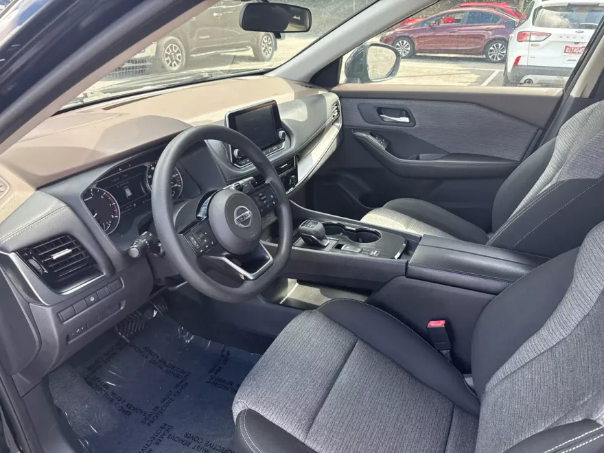 2021 Nissan Rogue SV photo 1