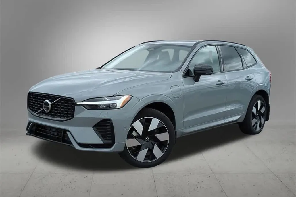 2025 Volvo XC60 Hybrid T8 Plus photo 1