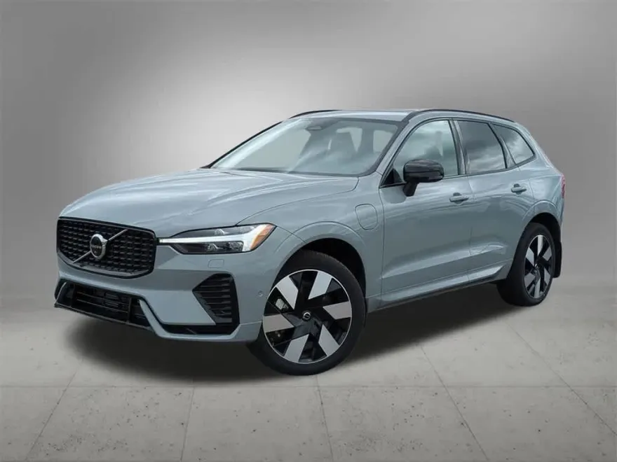 2025 Volvo XC60 Hybrid T8 Plus photo 1