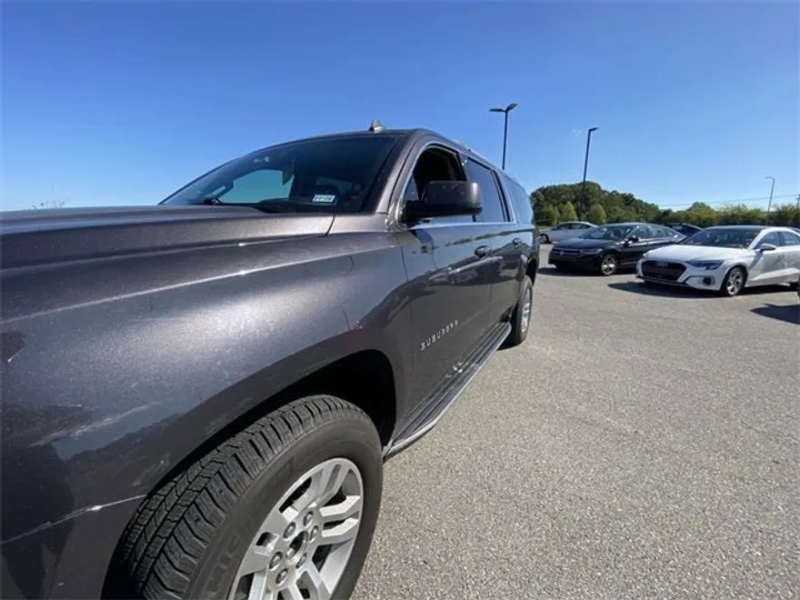 2015 Chevrolet Suburban LT photo 1