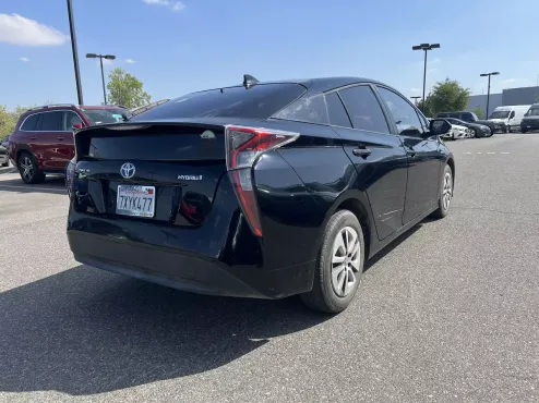 2017 Toyota Prius Three photo 4