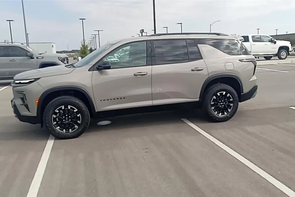 2026 Chevrolet Traverse Z71 photo 1