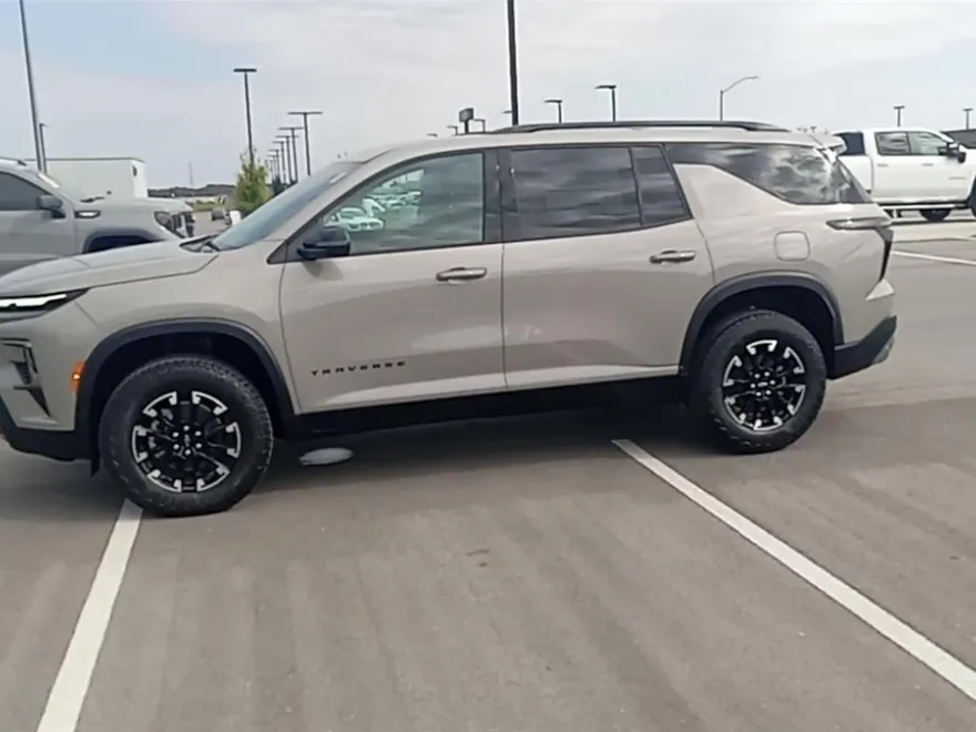 2026 Chevrolet Traverse Z71 photo 1