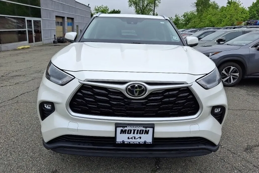 2021 Toyota Highlander XLE photo 1