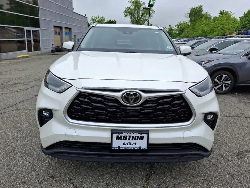 2021 Toyota Highlander XLE photo 1