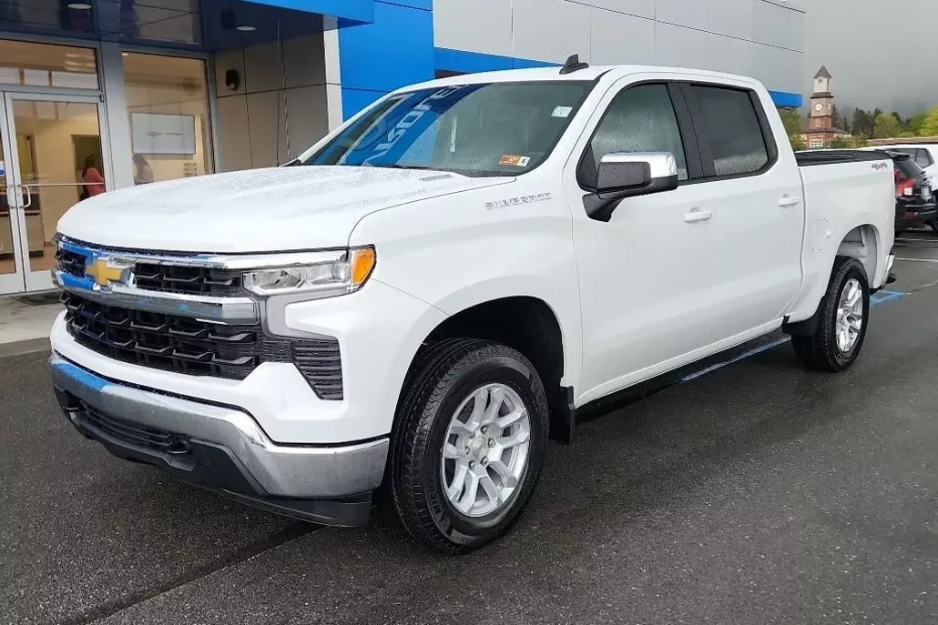 2025 Chevrolet Silverado 1500 LT photo 1