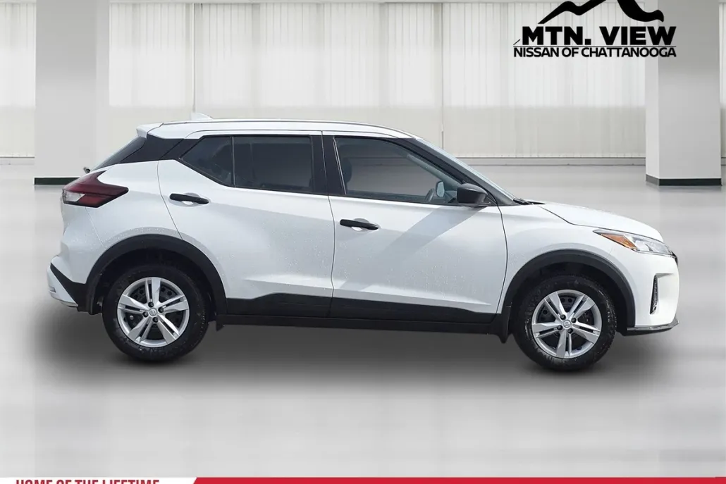 2025 Nissan Kicks Play S photo 1