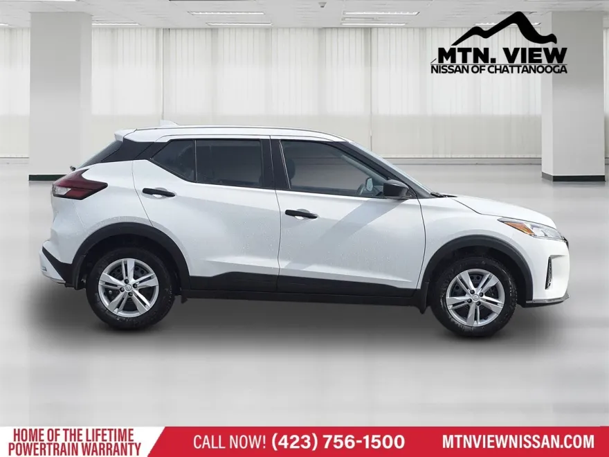 2025 Nissan Kicks Play S photo 1
