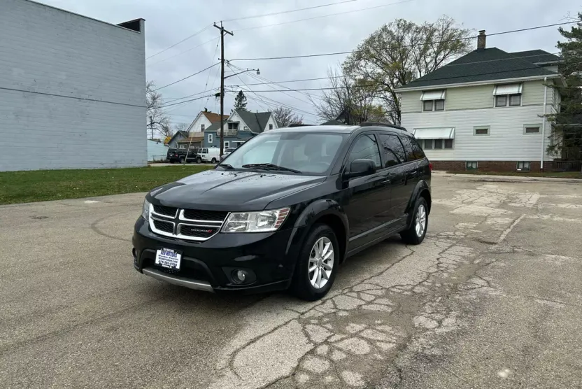 2013 Dodge Journey SXT photo 1