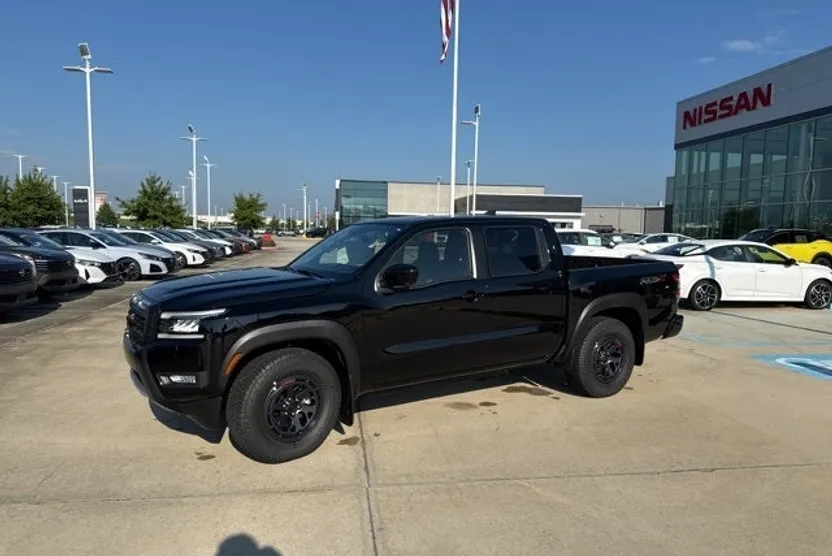 2026 Nissan Frontier Crew Cab PRO-X photo 1