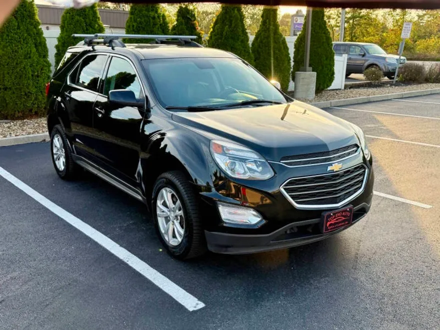 2017 Chevrolet Equinox LT photo 1