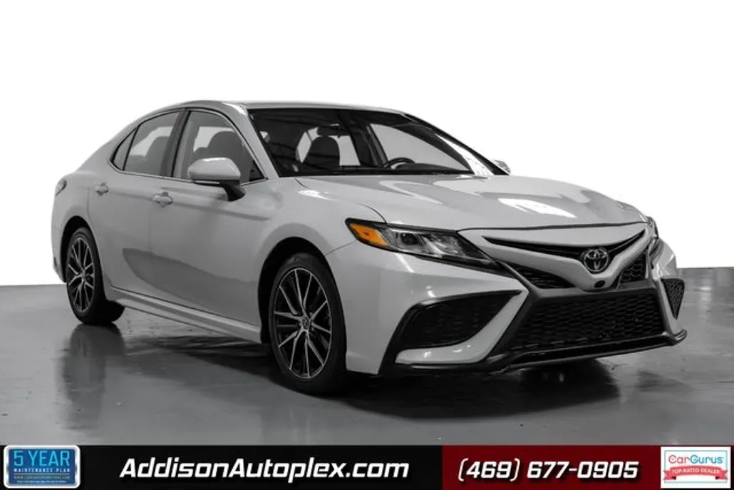 2022 Toyota Camry SE photo 1