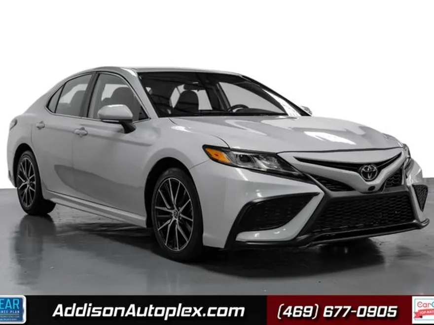 2022 Toyota Camry SE photo 1