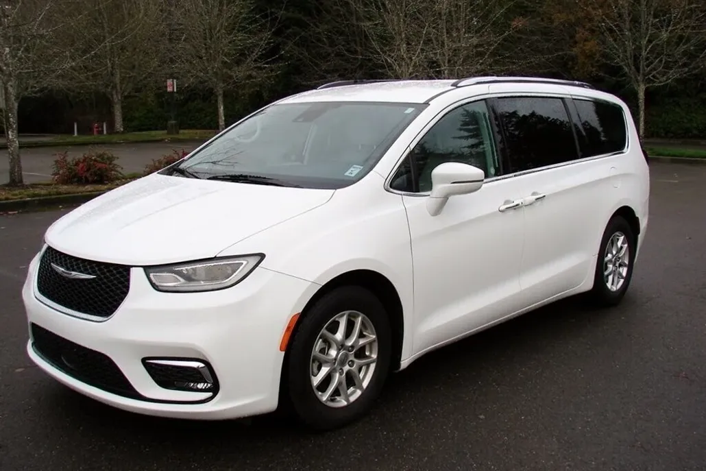 2021 Chrysler Pacifica Touring L photo 1