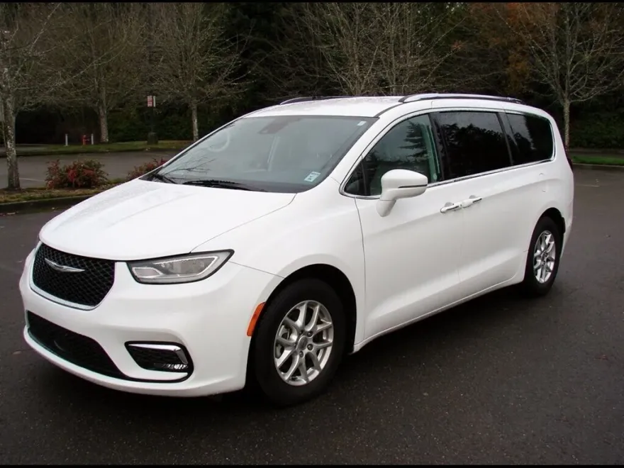 2021 Chrysler Pacifica Touring L photo 1