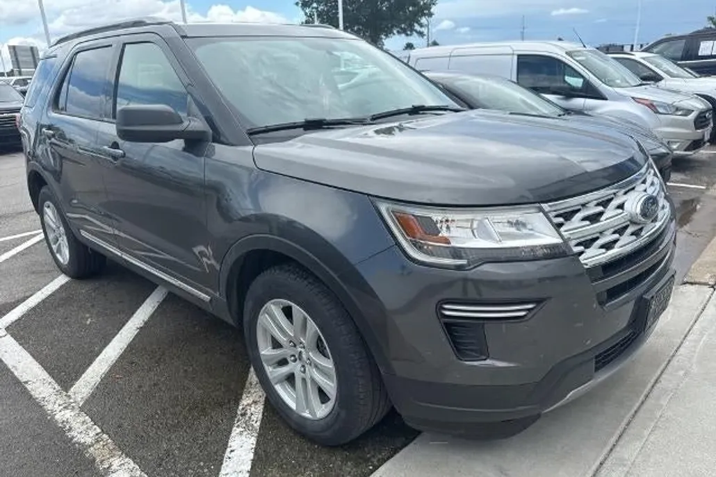 2019 Ford Explorer XLT photo 1
