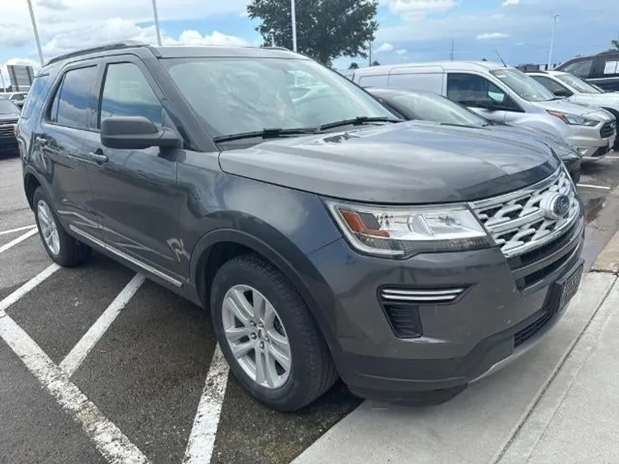 2019 Ford Explorer XLT photo 1