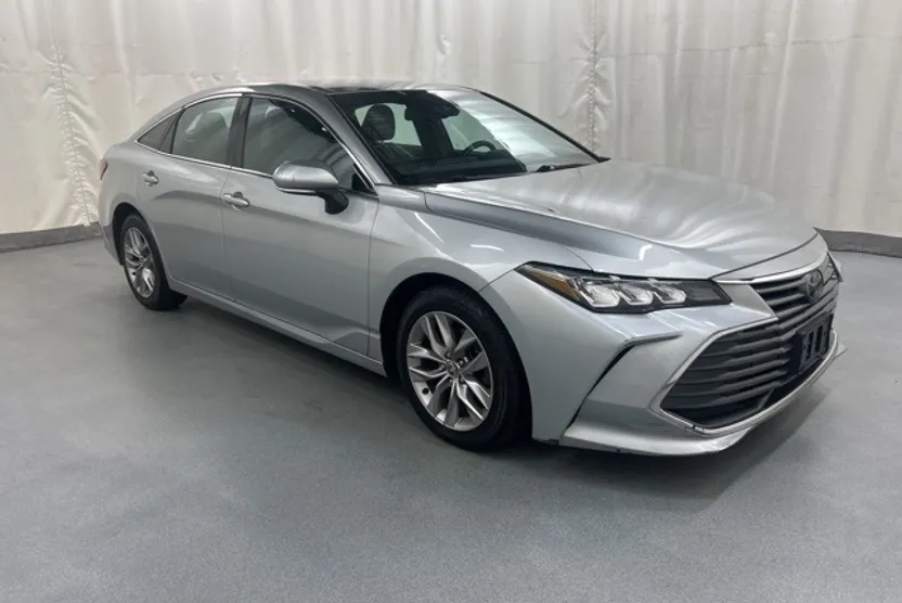 2021 Toyota Avalon XLE photo 1