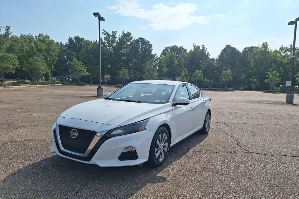 2022 Nissan Altima 2.5 S photo 1