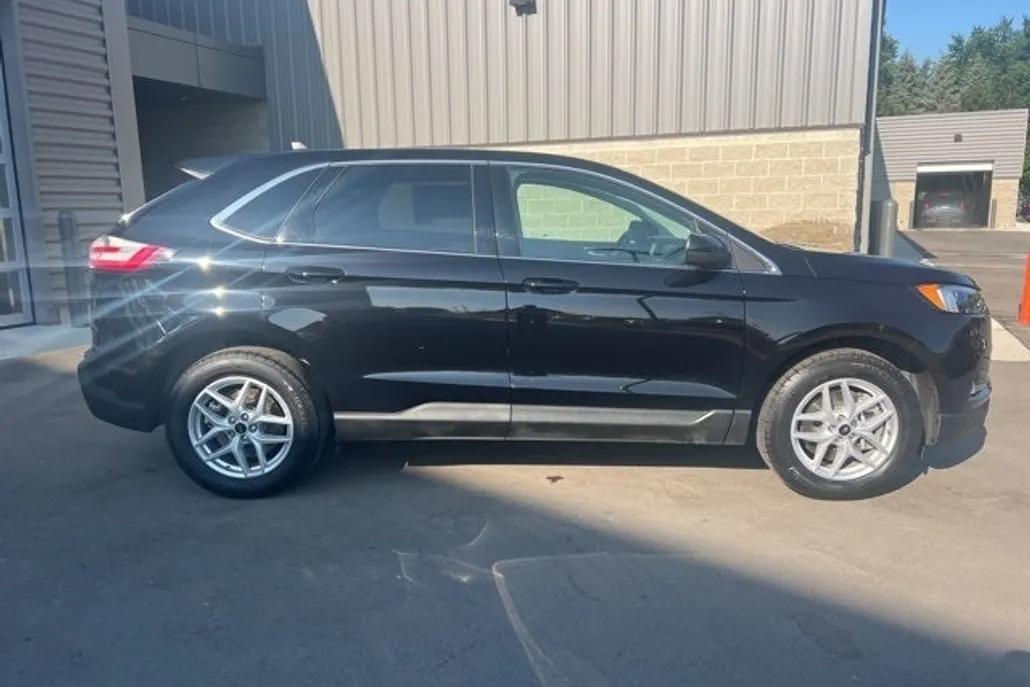 2024 Ford Edge SEL photo 1