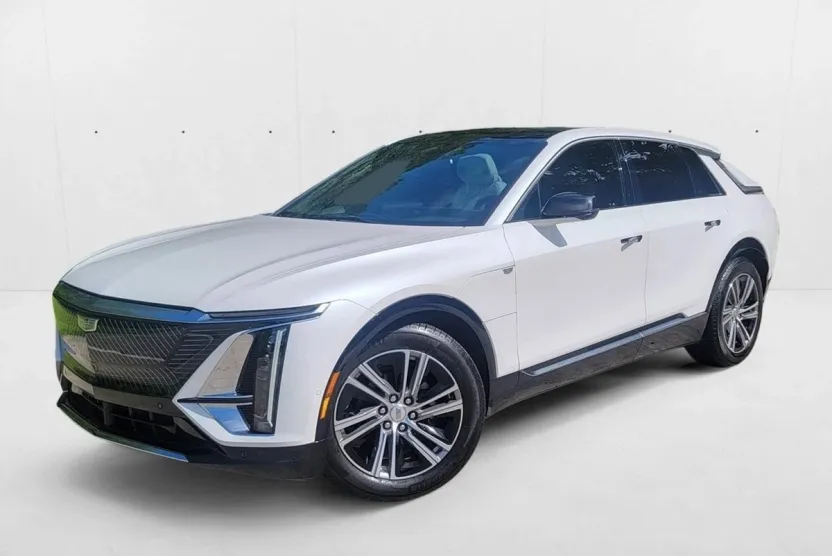 2024 Cadillac Lyriq Luxury photo 1