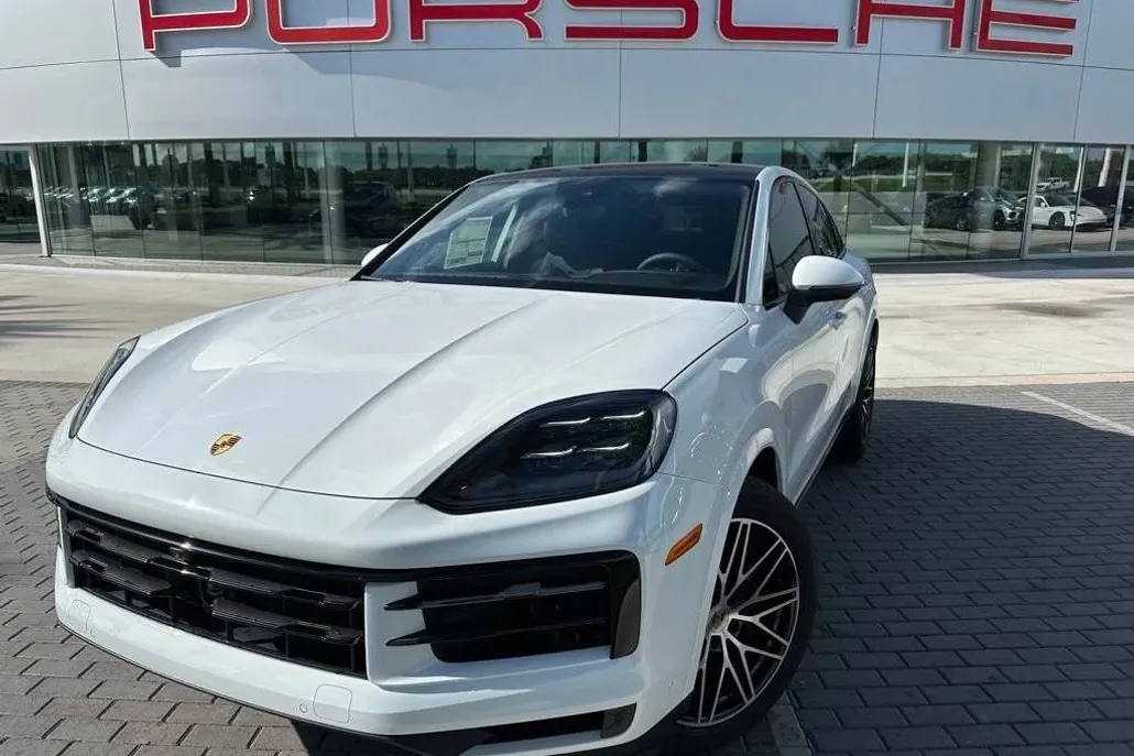 2025 Porsche Cayenne Coupe photo 1