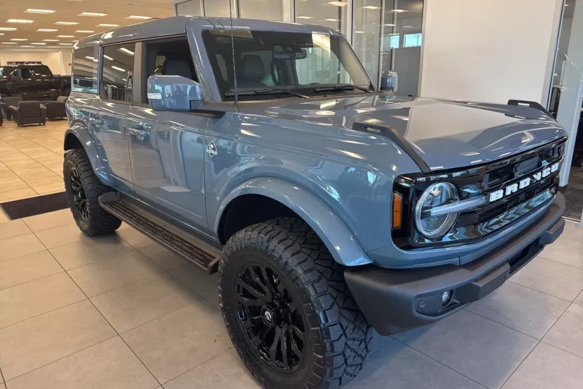 2025 Ford Bronco Outer Banks photo 1
