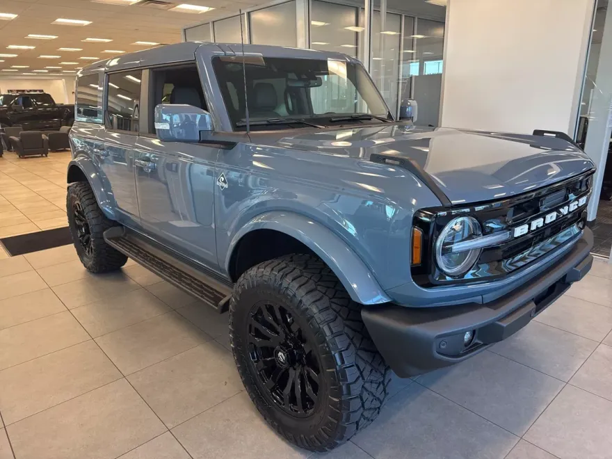 2025 Ford Bronco Outer Banks photo 1