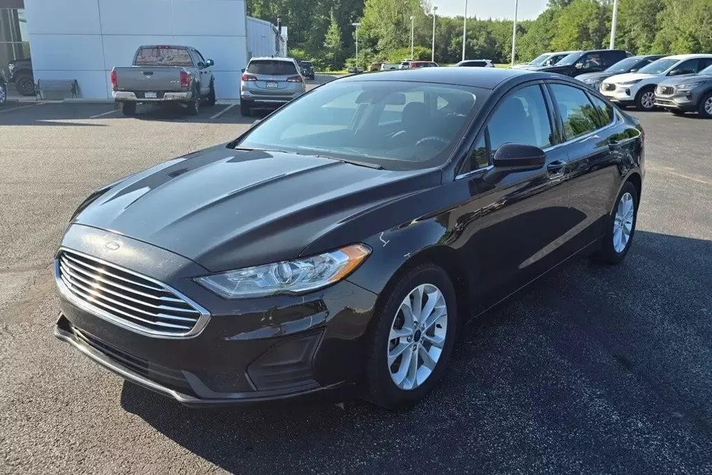 2020 Ford Fusion SE photo 1