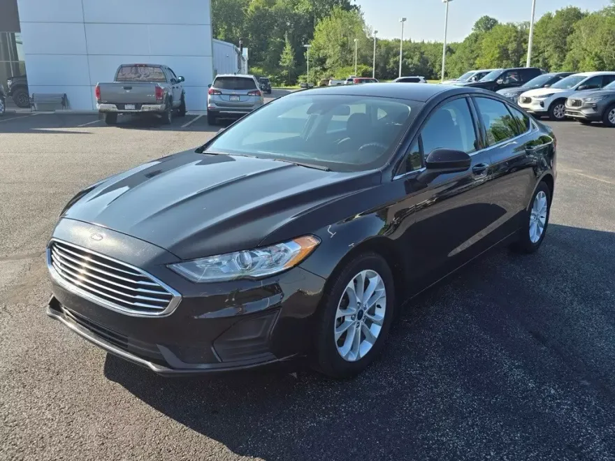 2020 Ford Fusion SE photo 1