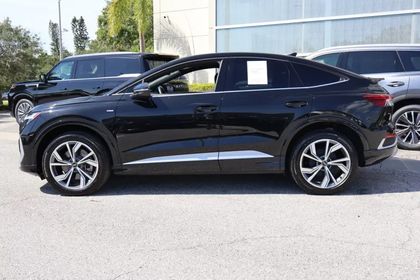 2024 Audi Q4 50 55 E-tron Premium Plus photo 1