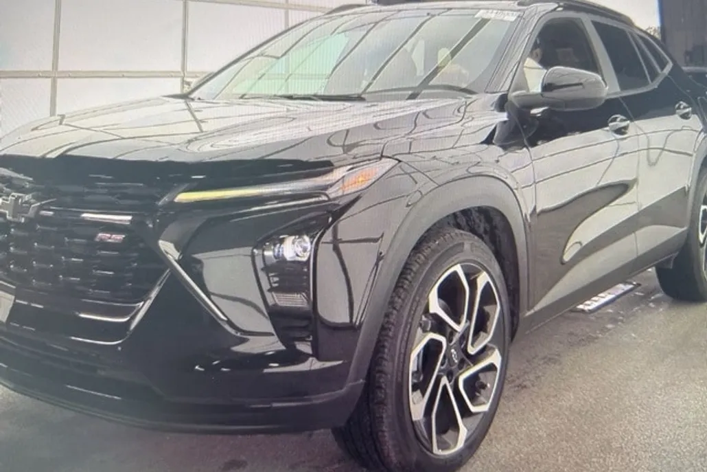 2024 Chevrolet Trax photo 1