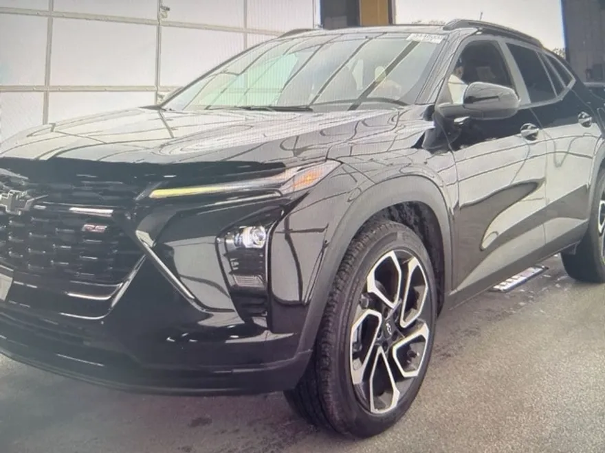 2024 Chevrolet Trax photo 1