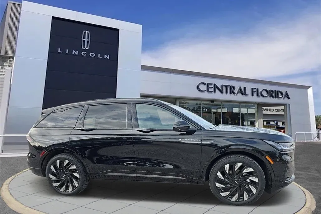 2025 Lincoln Nautilus Reserve photo 1