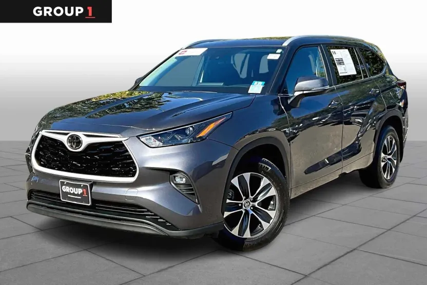 2024 Toyota Highlander XLE photo 1