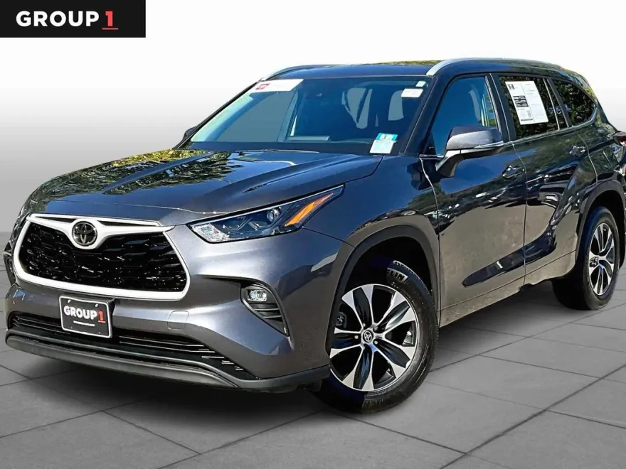 2024 Toyota Highlander XLE photo 1