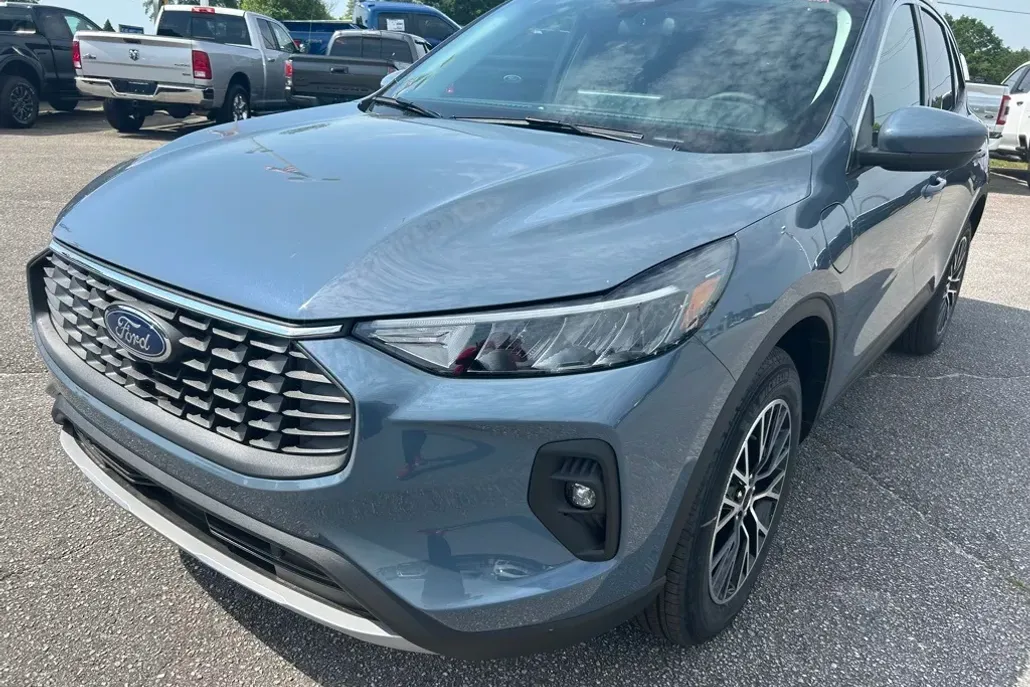 2024 Ford Escape Plug-In Hybrid photo 1