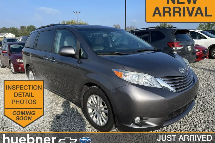2017 Toyota Sienna XLE photo 1