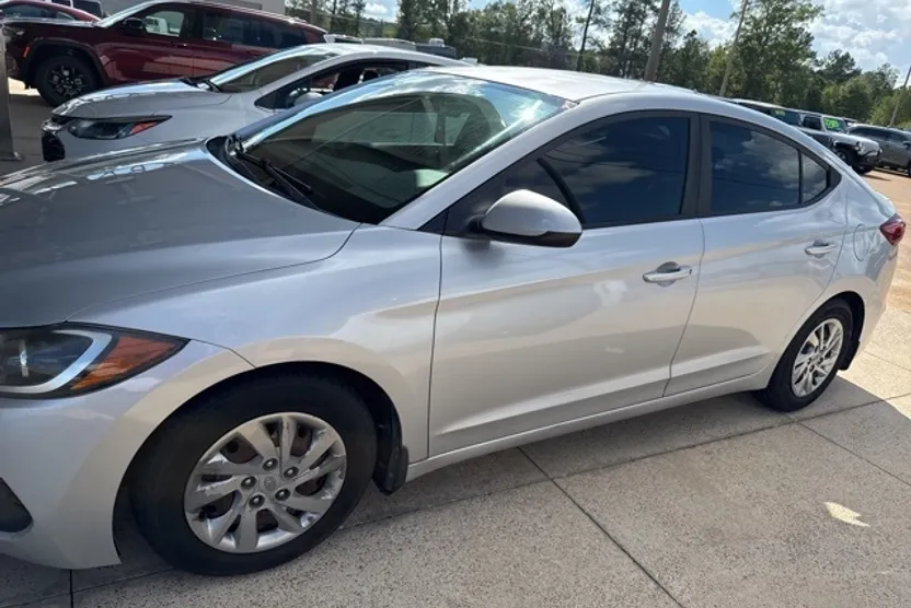 2018 Hyundai Elantra SE photo 1