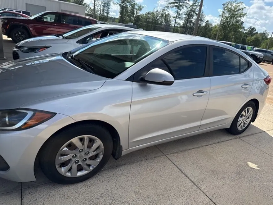2018 Hyundai Elantra SE photo 1