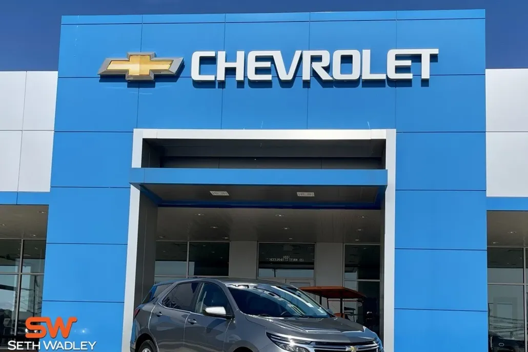 2023 Chevrolet Equinox LT photo 1