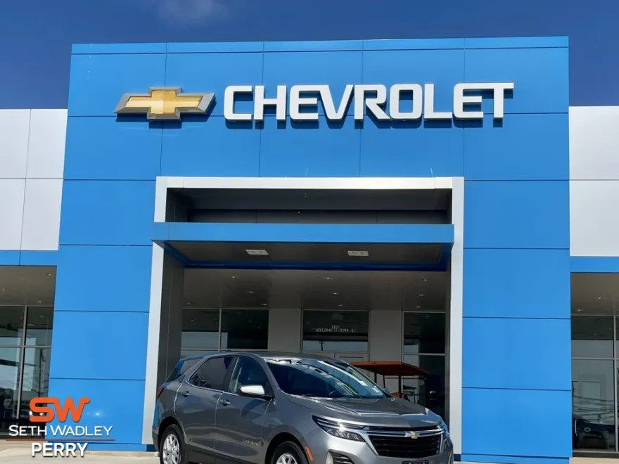 2023 Chevrolet Equinox LT photo 1