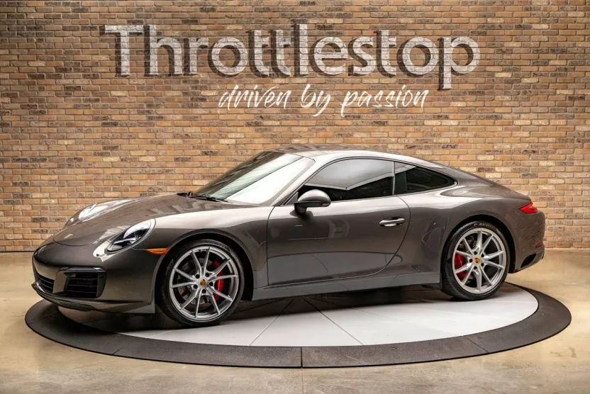 2017 Porsche 911 Coupe photo 1