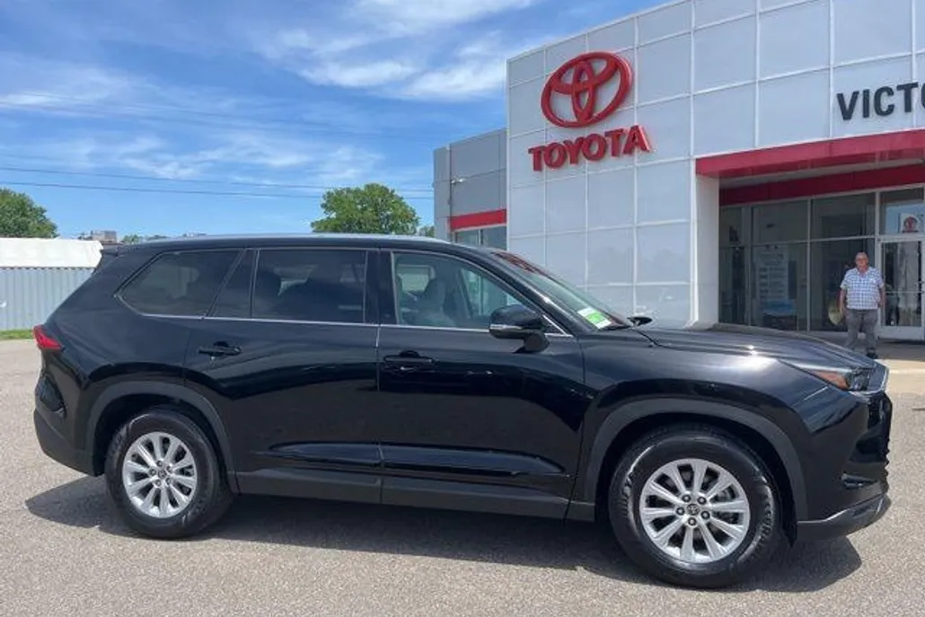 2024 Toyota Grand Highlander XLE photo 1