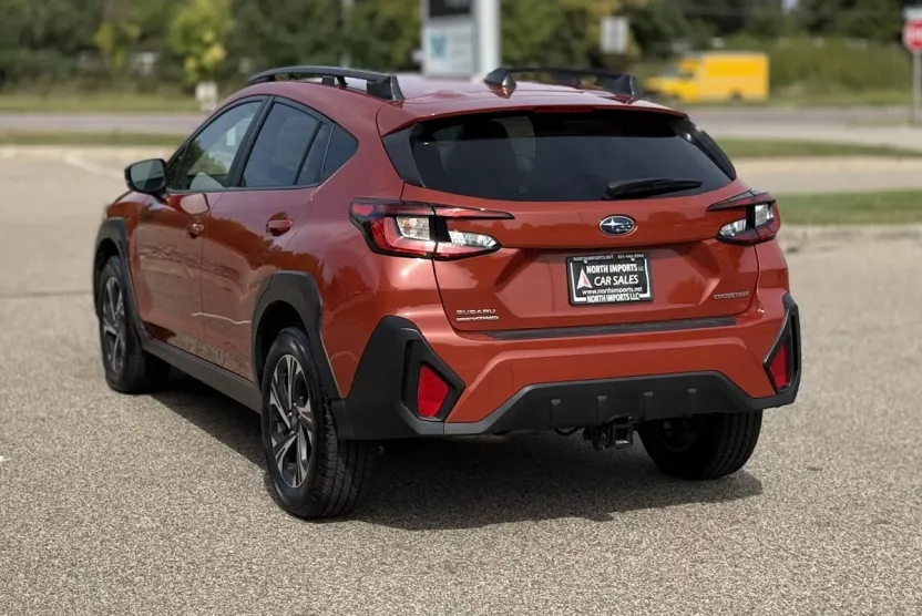 2024 Subaru Crosstrek 2.0i Premium photo 1