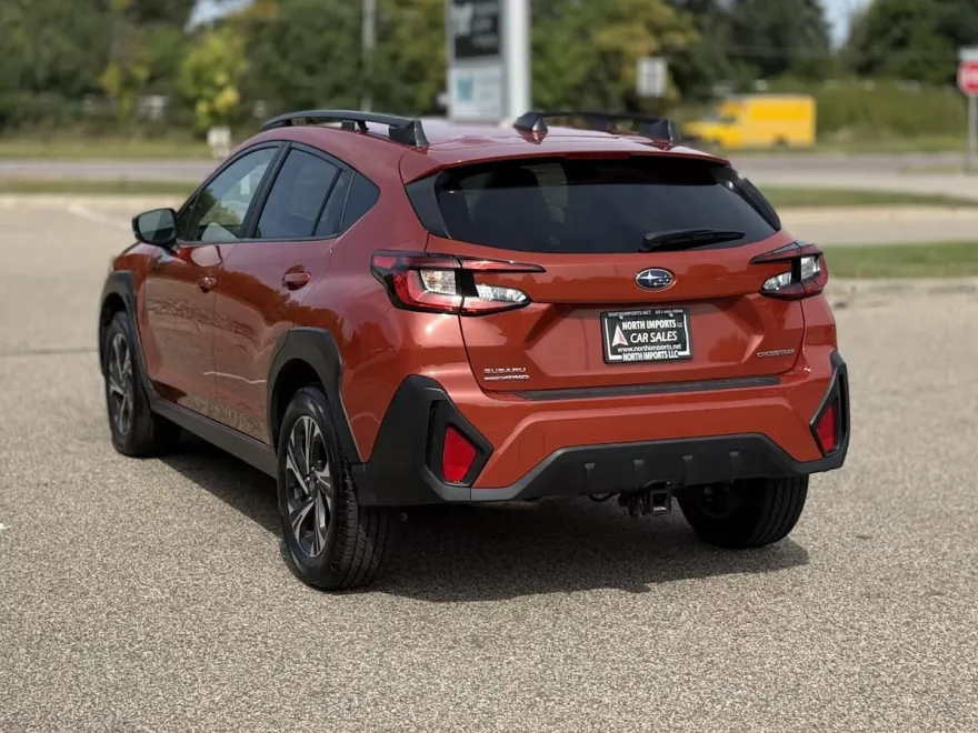 2024 Subaru Crosstrek 2.0i Premium photo 1
